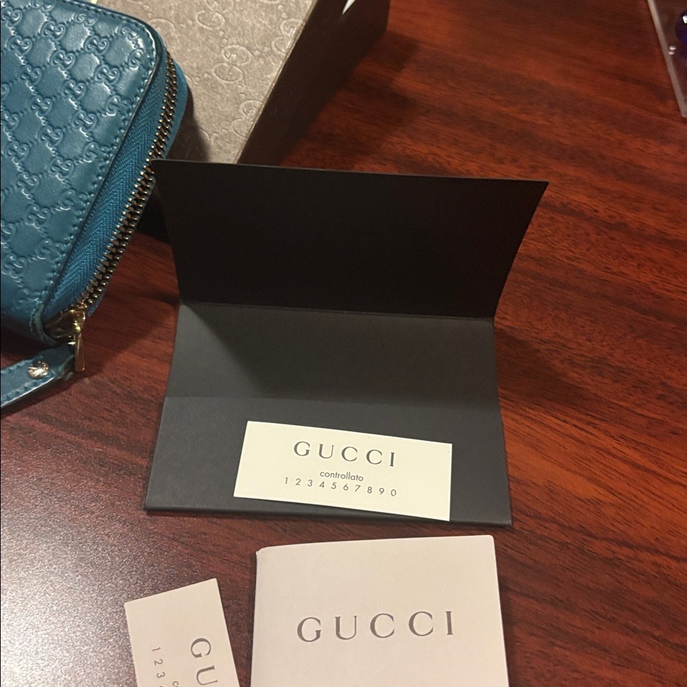Gucci Teal Embossed Leather Wallet - Picture 3 of 7